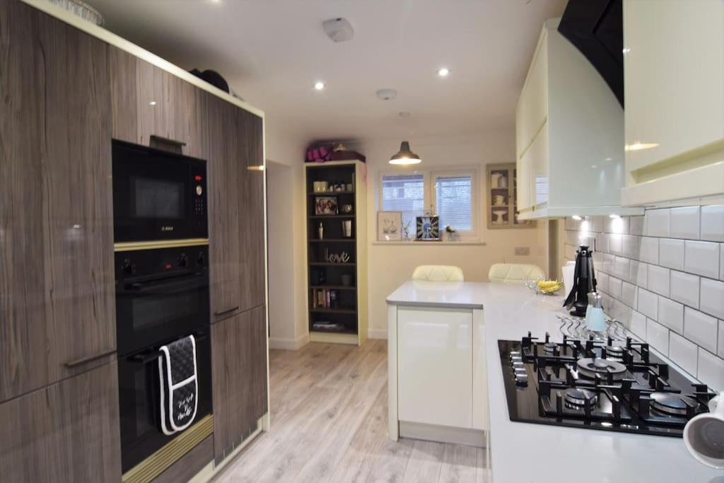 Mikes At Menai - Stylish & Spacious 3 Bed House In Menai Bridge. Extérieur photo
