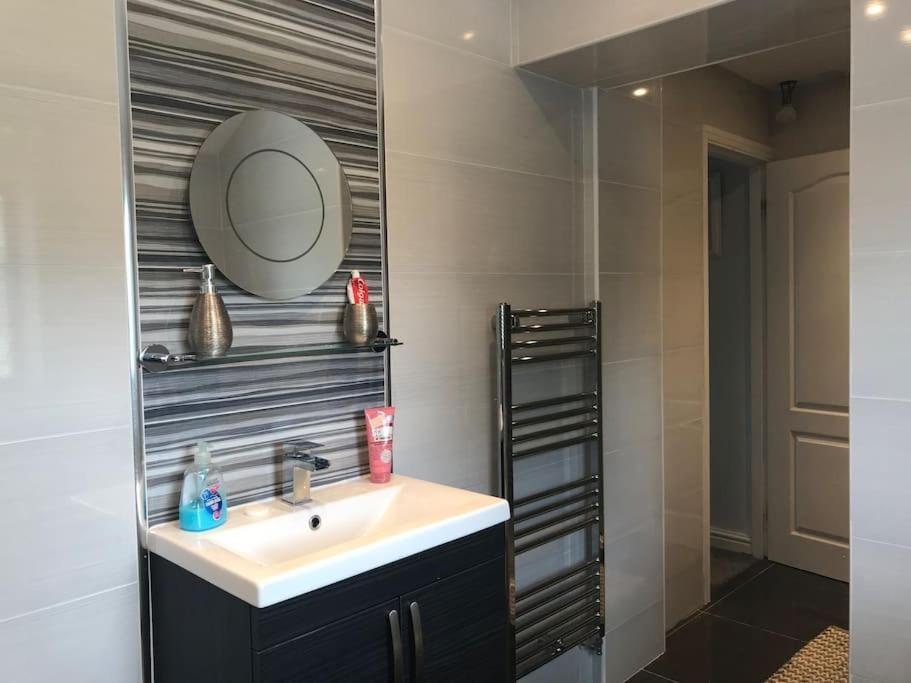 Mikes At Menai - Stylish & Spacious 3 Bed House In Menai Bridge. Extérieur photo