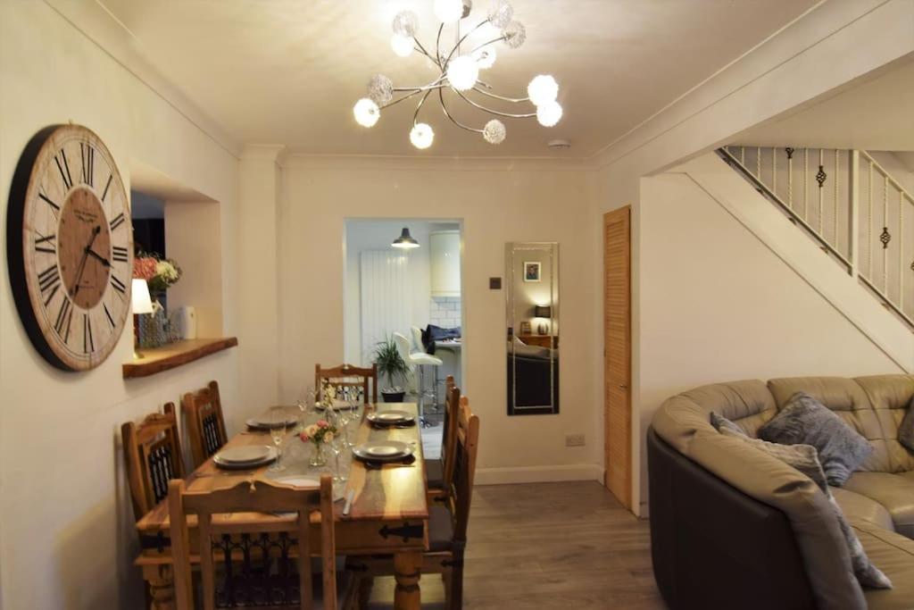 Mikes At Menai - Stylish & Spacious 3 Bed House In Menai Bridge. Extérieur photo
