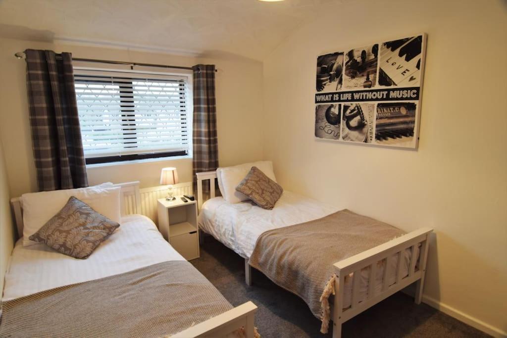 Mikes At Menai - Stylish & Spacious 3 Bed House In Menai Bridge. Extérieur photo