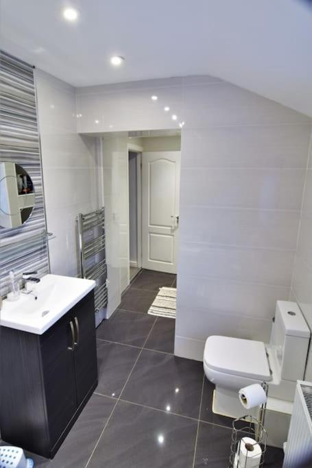 Mikes At Menai - Stylish & Spacious 3 Bed House In Menai Bridge. Extérieur photo